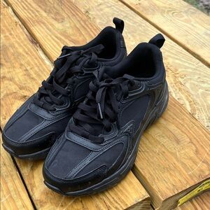 Woman’s treadsafe work Shoe